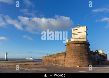 Fort Pesce persico Rock e il faro New Brighton Foto Stock