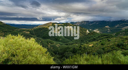 Paesaggio panoramico delle montagne di Palencia in Spagna Foto Stock