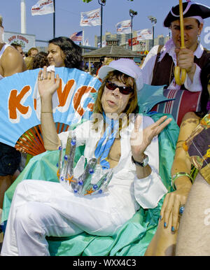 David Johansen Coney Island, Brooklyn, NY, come il re del 2005 Mermaid Parade Foto Stock