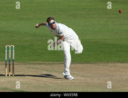 Il Hampshire Liam Dawson nel bowling azione durante la terza giornata del Specsavers County Championship division una corrispondenza alla ciotola Ageas, Southampton. Foto Stock