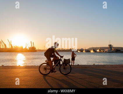 Al tramonto sul molo Varna Bulgaria Europe, Foto Stock