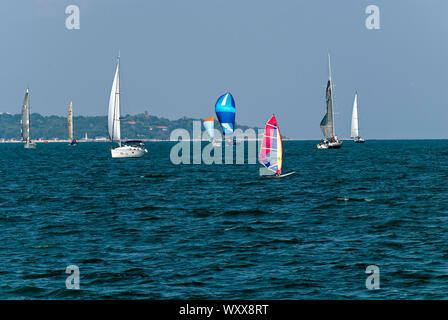 La regata del Mar Nero vicino alla costa di Varna Bulgaria Europa, Foto Stock