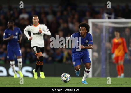 Londra, Regno Unito. Xvii Sep, 2019. Willian del Chelsea - Chelsea v Valencia, la UEFA Champions League - Gruppo H, Stamford Bridge, London, Regno Unito - 17 settembre 2019 solo uso editoriale Credito: Giornata immagini limitata/Alamy Live News Foto Stock