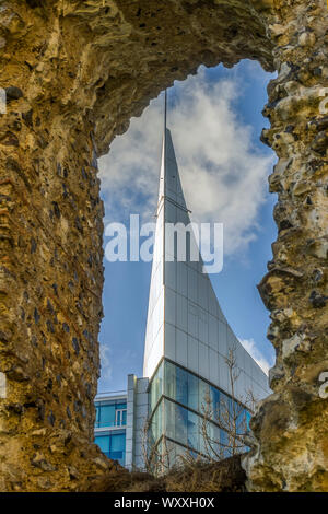 La lama vista dalle rovine dell'abbazia di Reading, Berkshire, Regno Unito Foto Stock