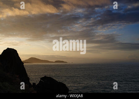 Giorno nuvoloso al Promthep Cape in Phuket Thailandia Foto Stock