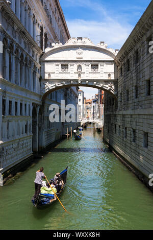 Il Ponte dei Sospiri (Ponte dei Sospiri) oltre il rio di Palazzo della Paglia, San Marco, Venezia, Italia Foto Stock