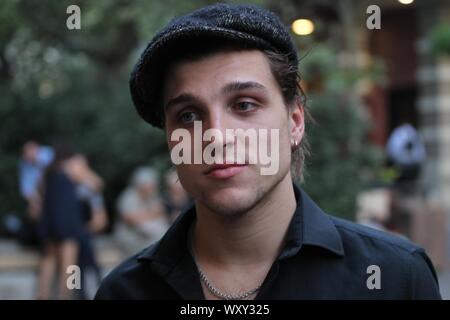 Settembre 18, 2019, Atene, Grecia: attore tedesco JONAS DASSLER iin centro di Atene. Jonas Dassler visita ad Atene per la premiere del movimento ''Il Guanto D'Oro" (Der goldene Handschuh) durante il venticinquesimo Athens International Film Festival. (Credito Immagine: © Aristidis VafeiadakisZUMA filo) Foto Stock