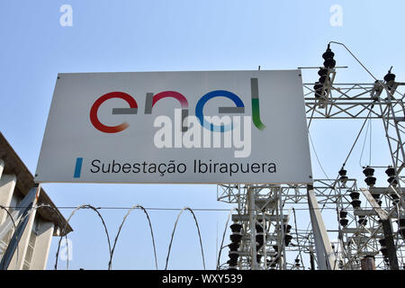 Sao Paulo, Brasile. Xviii Sep, 2019. ENEL, un privatamente tenuto compagnia elettrica, intensifica le azioni contro i cavi dalla irregolare degli operatori telecom. Nella foto ENEL sottostazione di Ibirapuera, questo Mercoledì (18). Credito: Foto Arena LTDA/Alamy Live News Foto Stock