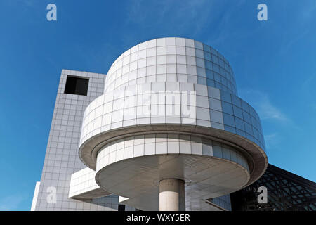 M. Pei Archictural Designed Rock and Roll Hall of Fame and Museum a Cleveland, Ohio, Stati Uniti. Foto Stock