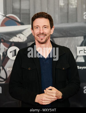Berlino, Germania. Xviii Sep, 2019. Oliver Berben, produttore, giunge alla premiere di agente storico thriller 'Wendezeit' (broadcast il 2 ottobre, 20.15, ARD). Credito: Annette Riedl/dpa/Alamy Live News Foto Stock