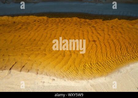 Detalles de arena y agua (sabbia e caratteristiche dell'acqua). Playa Dail Beag Beach. Isola di Lewis. Outer Hebrides. La Scozia, Regno Unito Foto Stock