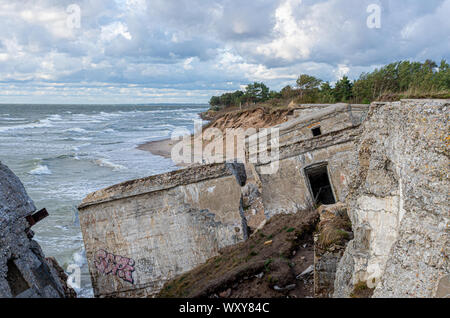 Abbandonato resti di fortificazioni a nord di URSS Foto Stock