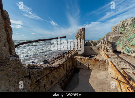 Abbandonato resti di fortificazioni a nord di URSS Foto Stock