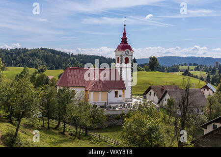Chiesa di San Giacomo in Ledine vicino a Idrija, Slovenia Foto Stock
