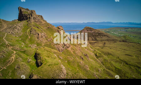 Il suggestivo paesaggio del Quiraing sull'Isola di Skye in Scozia Foto Stock