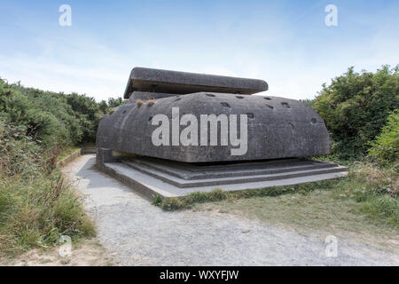 Longues Sur Mer, Francia - 14 agosto 2018: la prima guerra mondiale la batteria di difesa a longues sur mer Foto Stock