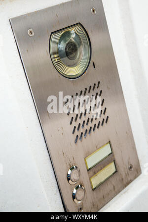 Video citofono nell'entrata dell'edificio Foto Stock