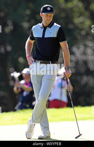 WENTWORTH, Inghilterra settembre 18th Inghilterra cricket capitano Joe Root sul verde durante la BMW PGA Championship Pro Am di Wentworth Club di Virginia Water mercoledì 18 settembre 2019. (Credit: Jon Bromley | MI News) solo uso editoriale, è richiesta una licenza per uso commerciale. La fotografia può essere utilizzata solo per il giornale e/o rivista scopi editoriali: Credito MI News & Sport /Alamy Live News Foto Stock