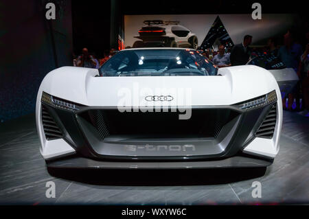 Nuova Audi bianco PB18 e-tron o Audi A1:gara vettura sportiva elettrica presentata al IAA 2019 Foto Stock