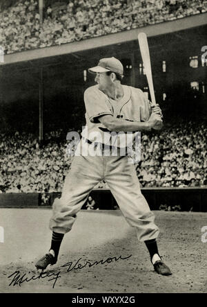 Vintage fotografia del giocatore di baseball Mickey Vernon che era attivo nei maggiori campionati 1940s e 50s e divenne un manager negli anni sessanta. Foto Stock