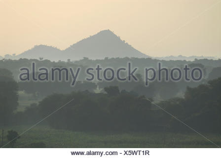 Monsoon vicino a Devigarh, vicino a Udaipur, Rajasthan, India, Asia Foto Stock